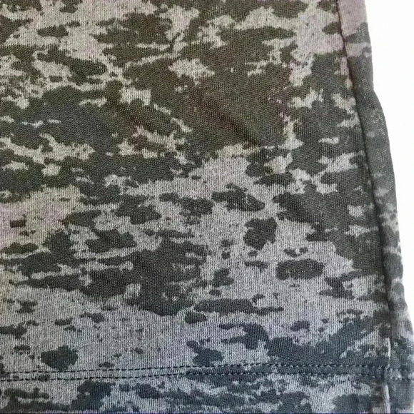 🦋NEXT LEVEL “Triple Mag” Heather Light V-Neck Tee - Picture 7 of 8